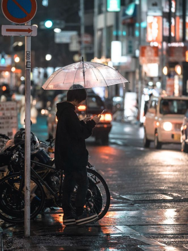 Why Do Japanese People Prefer Transparent Umbrellas?, photo 2 of 2
