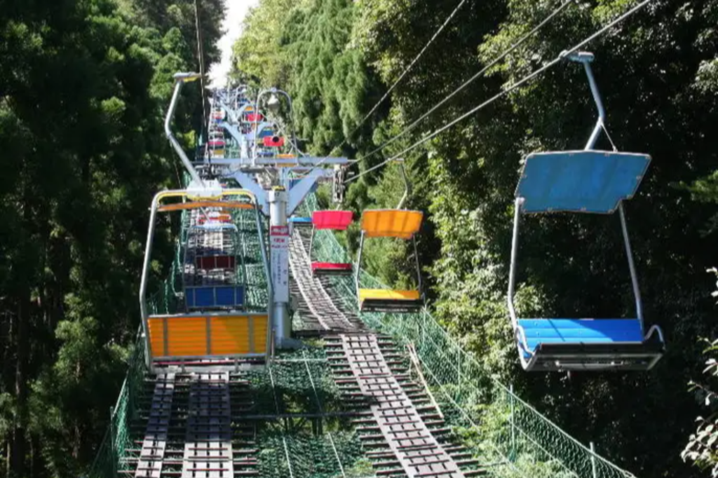 A One-Day Trip to Mount Takao: Nature, Temples, and Scenic Views, photo 2 of 7